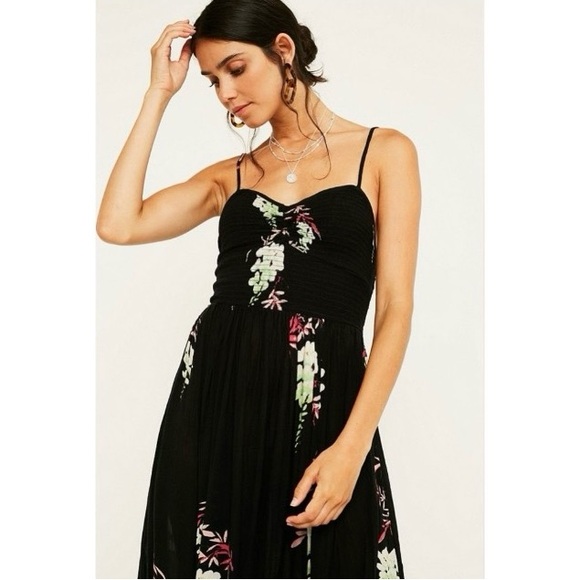 FREE PEOPLE 🖤 ‘Beau’ Floral Print Smocked Maxi Dress - Picture 5 of 16